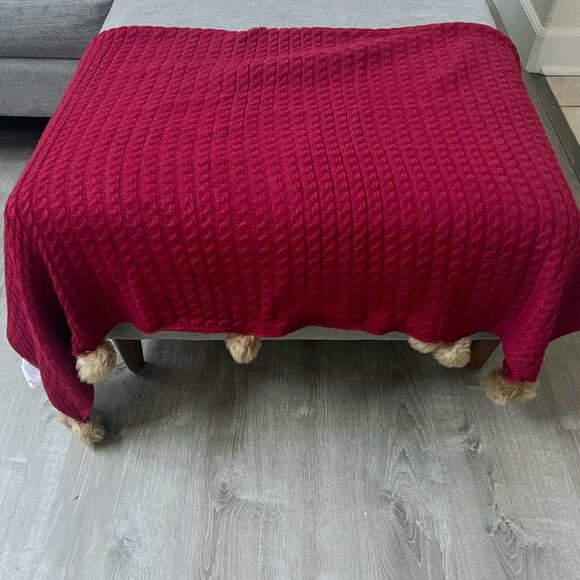 Artisan De Luxe Medium Throw 54" x 47" Cable Knit Red Pom Poms Christmas Holiday - Picture 3 of 5